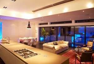 Awesome-Open-Floor-Living-Room-and-Kitchen-with-Modern-Kitchen-Lighting