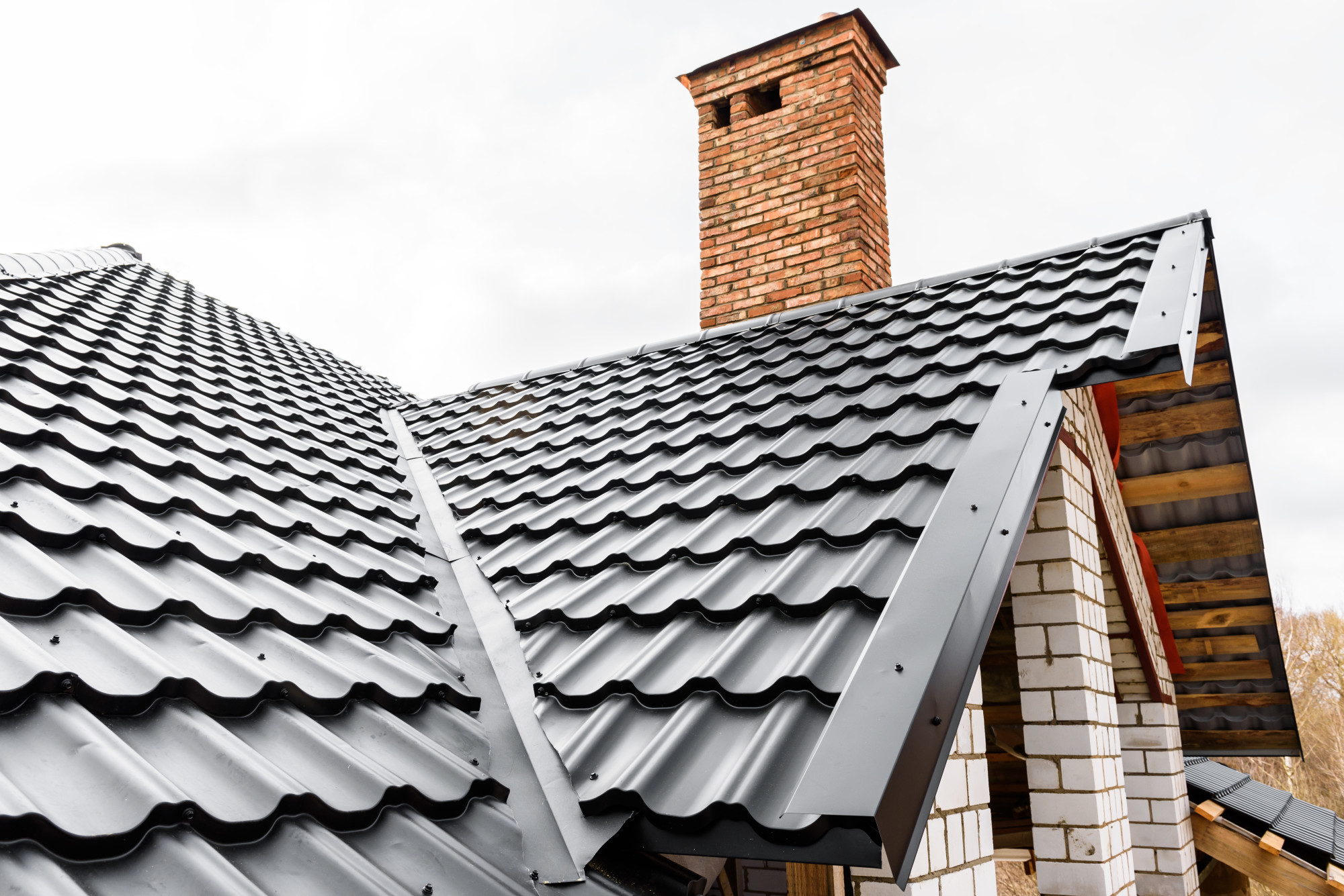 Metal Roof vs. Tile Roof: What Are the Differences?