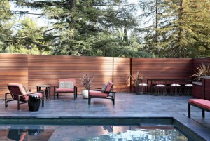 Modern-Residence-With-Backyard-Decor-With-High-Wooden-Fence-Equipped-With-Outdoor-Dining-Room-And-Swimming-Pool-With-Cool-And-Beautiful-Design-Swimming-Pool-With-Fence-Surrounding-Decor