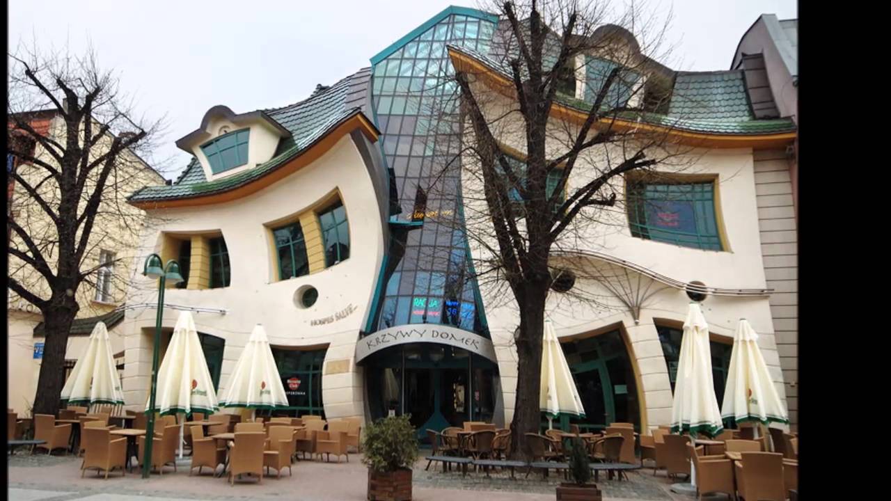 The-Crooked-House
