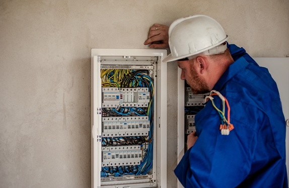 Las Vegas Contractors Reveal What to Look for When Hiring an Electrician