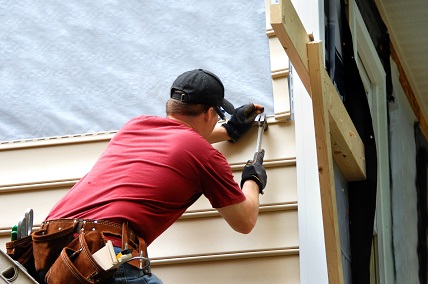 6 Questions to Ask Before Hiring Your Siding Contractor